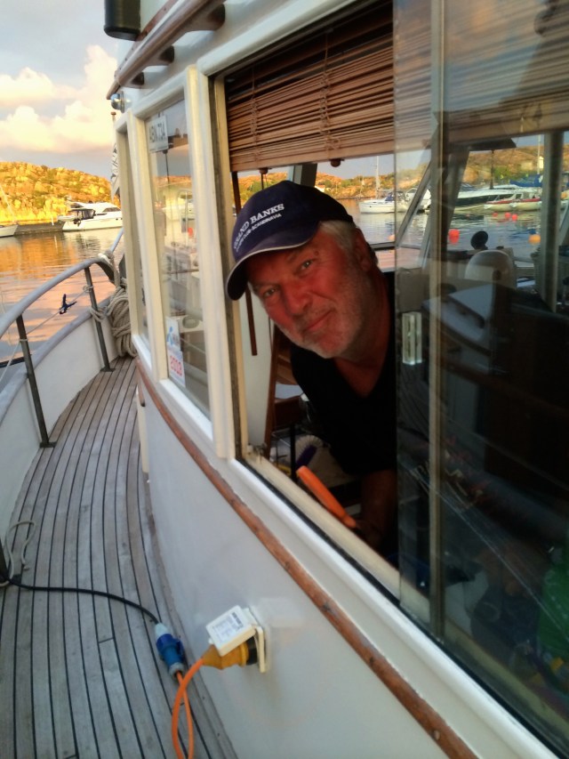 Klubbens økonomiansvarlig, Hans-Petter Syvertsen med Embla.